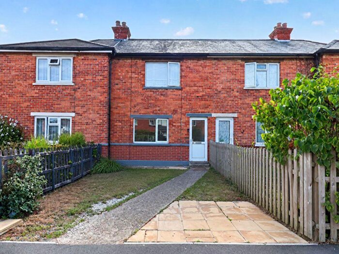 2 Bedroom Terraced House For Sale In Burnett Road, Christchurch, BH23