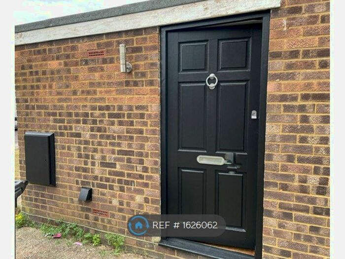 2 Bedroom Maisonette To Rent In Queens Road, Royston, SG8