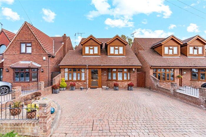 4 Bedroom Detached House For Sale In Fanton Walk, Wickford, Essex, SS11