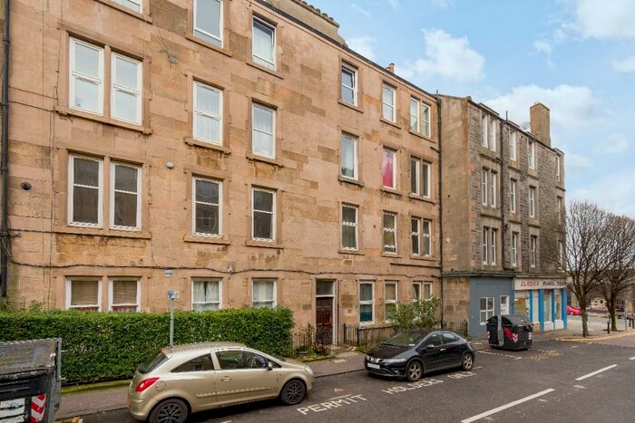 2 Bedroom Flat To Rent In Fowler Terrace, Edinburgh, EH11