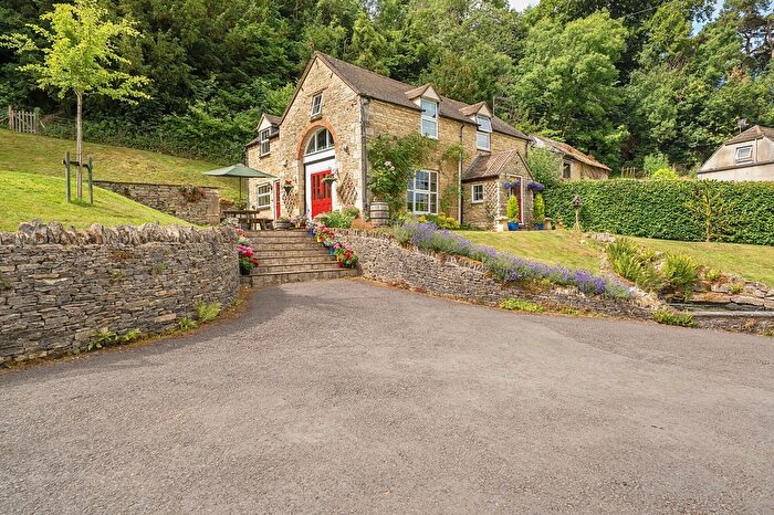 4 Bedroom Link Detached House For Sale In Coopers Hill, Gloucester, GL3