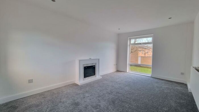 3 Bedroom House To Rent In Dunedin, Tamworth, B77