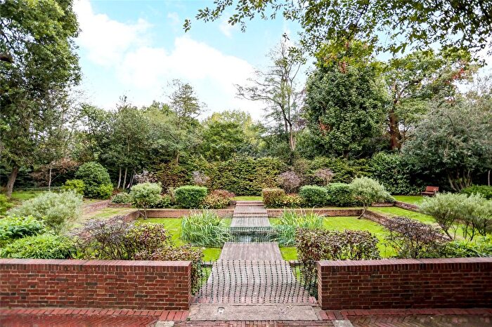 3 Bedroom Flat To Rent In Wimbledon Park Side, London, SW19