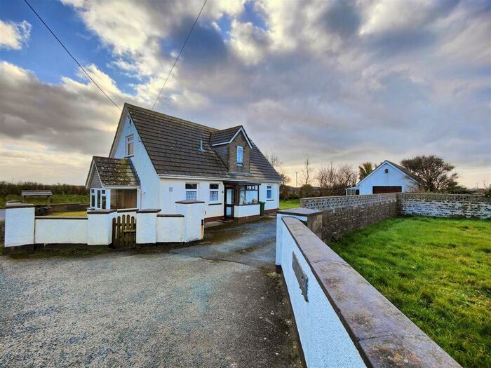 3 Bedroom Detached Bungalow For Sale In Maes-y-Ffynnonn, Penygroes, Croesgoch, Haverfordwest, SA62