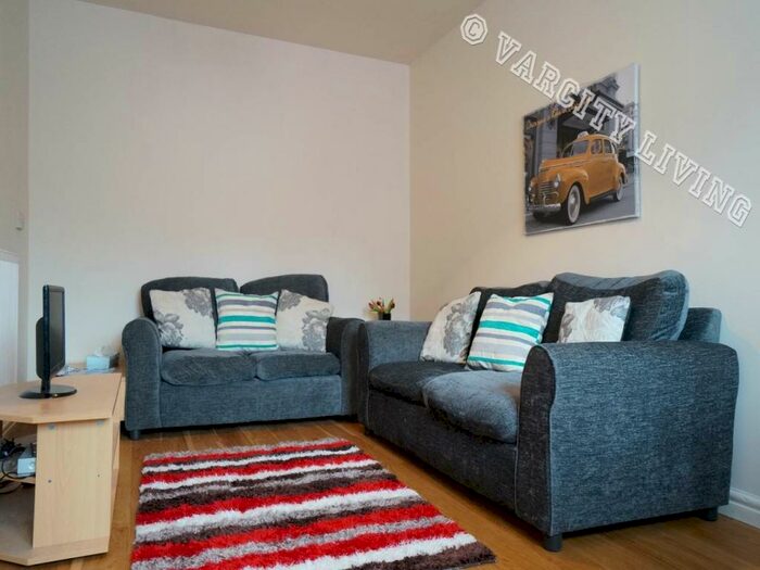 6 Bedroom House To Rent In Maes Berea, Bangor, Gwynedd, LL57