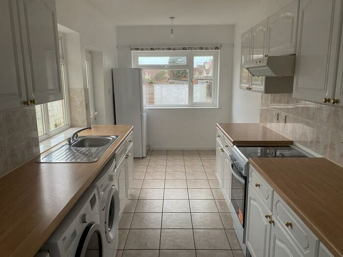 4 Bedroom End Of Terrace House To Rent In Beachgrove Road, Bristol, BS16