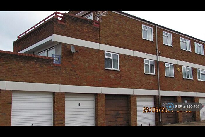2 Bedroom Flat To Rent In Rokescroft, Basildon, SS13