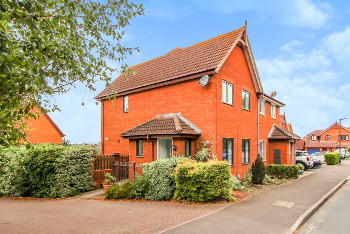 3 Bedroom Semi-Detached House To Rent In Thornhill Drive, St. Andrews Ridge, Swindon, SN25