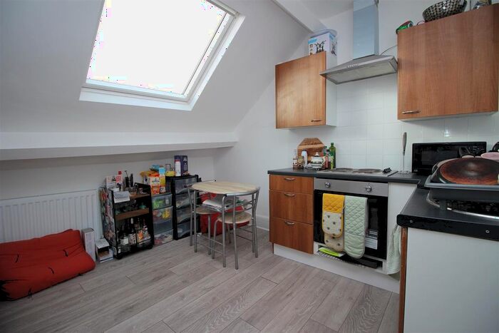 2 Bedroom Flat To Rent In Heaton Park Road, Heaton, Newcastle Upon Tyne, NE6