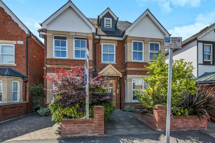 2 Bedroom Flat To Rent In North Kingston, KT2