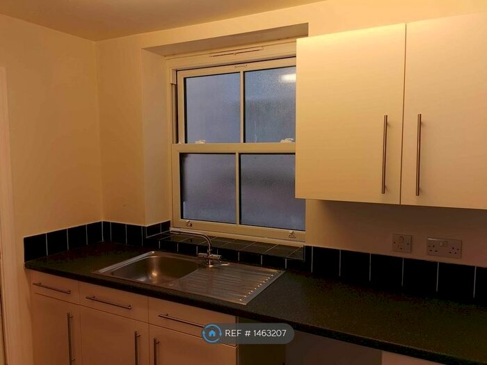 2 Bedroom Flat To Rent In Lifeboat Steps, Scarborough, YO11