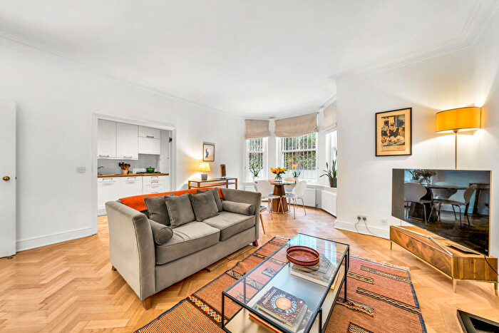 2 Bedroom Apartment To Rent In Redcliffe Square, Chelsea, SW10