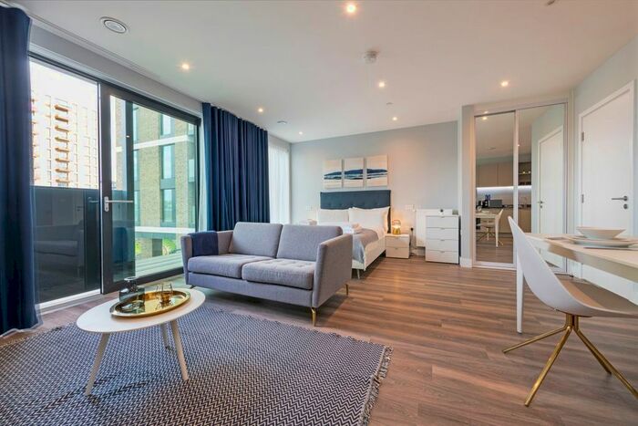 1 Bedroom Flat To Rent In Thomas Layton Way, Brentford, TW8