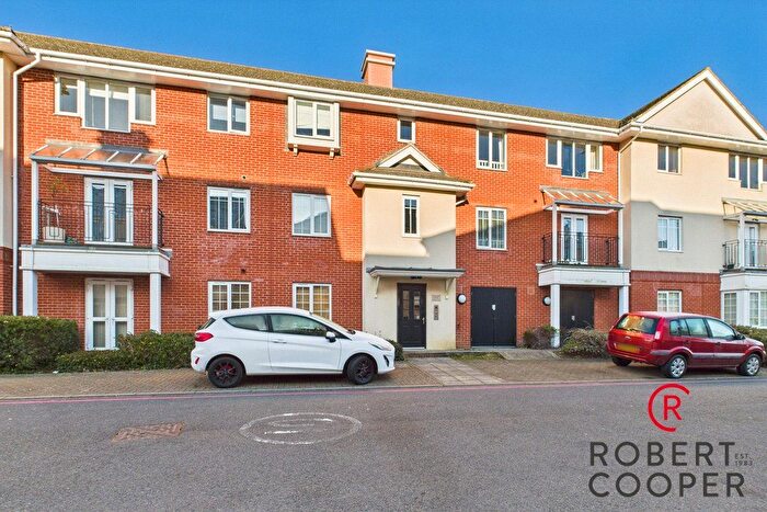 2 Bedroom Flat To Rent In Wren Lane, Ruislip, HA4
