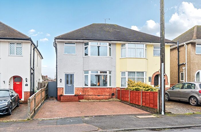 3 Bedroom Semi Detached House For Sale In Elston Place, Aldershot, Hampshire, GU12