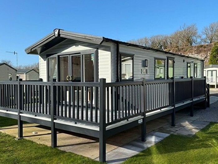 2 Bedroom Mobile/park Home For Sale In Silverdale Road, Warton, Carnforth, LA5