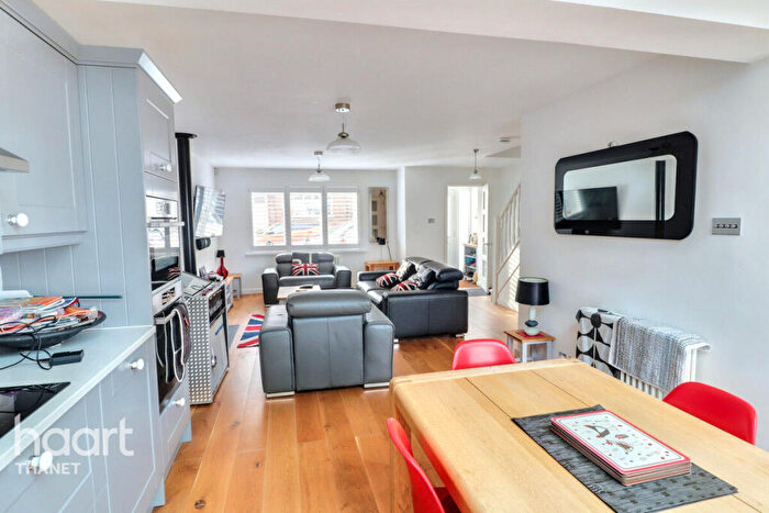 3 Bedroom End Of Terrace House For Sale In Prospect Road, Broadstairs, CT10