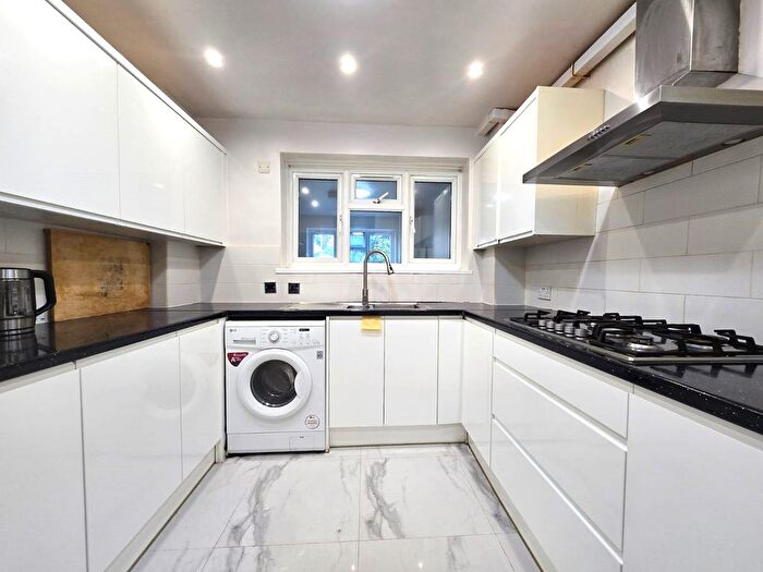 5 Bedroom End Of Terrace House To Rent In Crane Close, Dagenham, RM10
