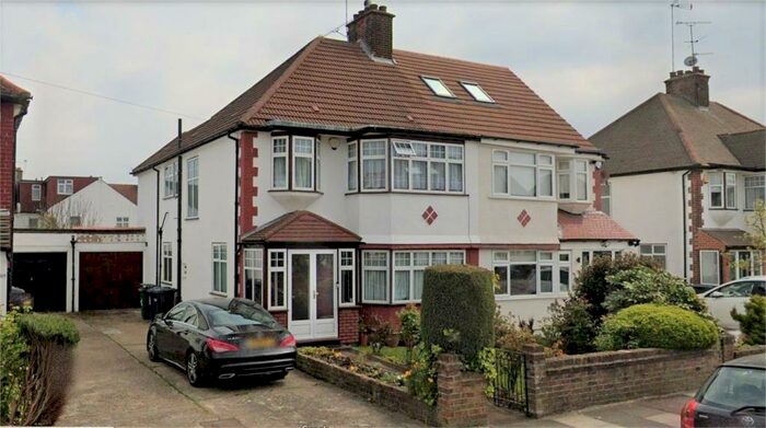 4 Bedroom Semi-Detached House To Rent In Sandringham Gardens, London, N12