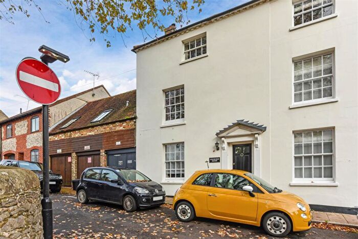 4 Bedroom End Of Terrace House For Sale In School Lane, Arundel, BN18