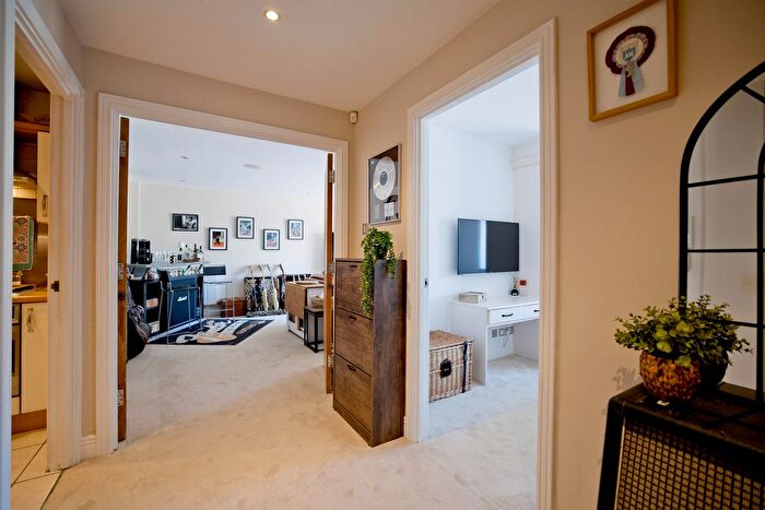 2 Bedroom Flat For Sale In Atlantic Court, E14
