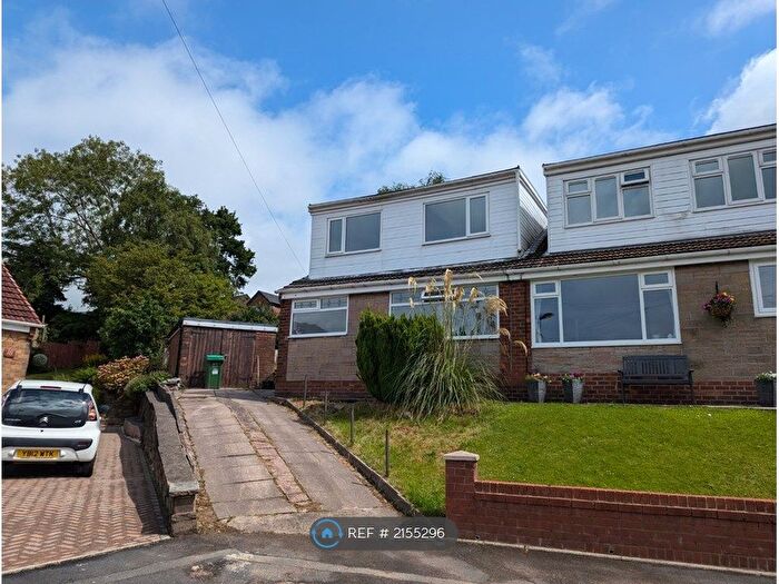 4 Bedroom Semi-Detached House To Rent In Bateson Drive, Springhead, Oldham, OL4