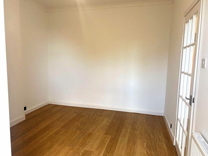 1 Bedroom Flat To Rent In Pratt Street, Kirkcaldy, KY1