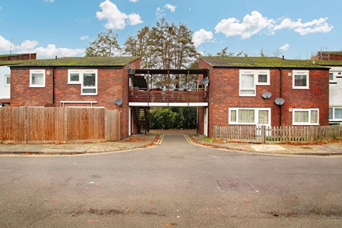 2 Bedroom Maisonette For Sale In Braybourne Close, Uxbridge, UB8