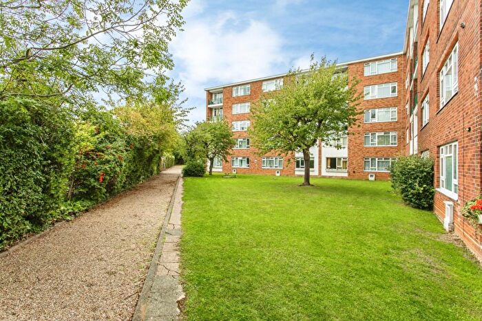 2 Bedroom Flat For Sale In Chalkwell Lodge, London Road, Westcliff-On-Sea, Essex, SS0