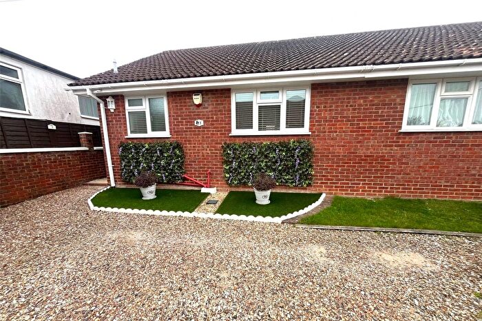 1 Bedroom Bungalow For Sale In Wayside Road, Basingstoke, Hampshire, RG23