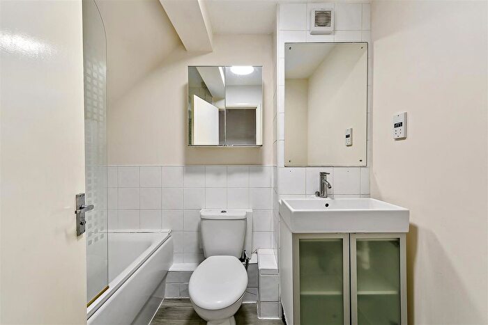 2 Bedroom Flat For Sale In Feltham Road, Ashford, TW15
