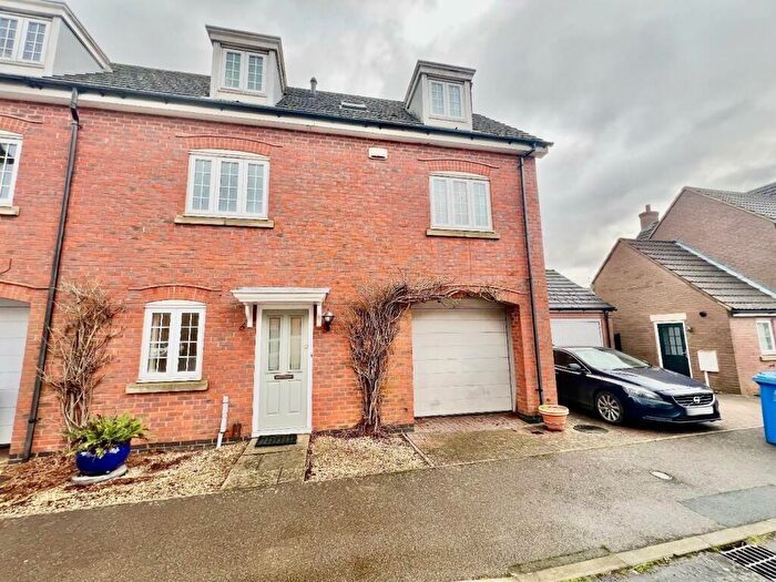 4 Bedroom Semi-Detached House To Rent In Buttercup Road, Desborough, NN14