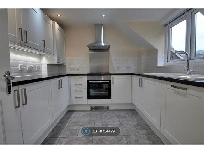 2 Bedroom Flat To Rent In Sandy Way, Birmingham, B15
