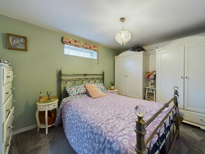 3 Bedroom End Of Terrace House For Sale In Hazelbank Road, Chertsey, Surrey, KT16