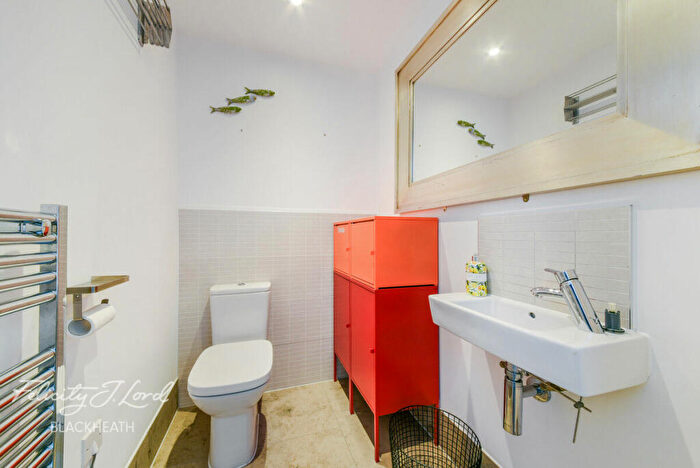 2 Bedroom End Of Terrace House For Sale In Parade Ground Path, London, SE18