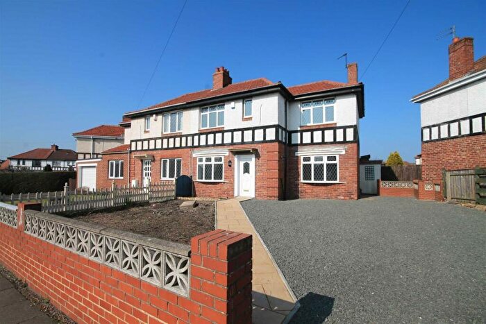 3 Bedroom Private Hall To Rent In Musgrave Gardens, Gilesgate, DH1