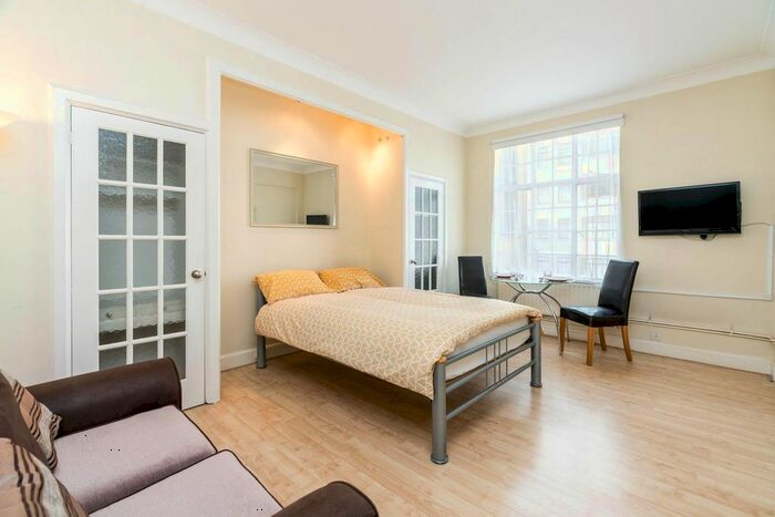 Studio To Rent In Hallam Street, Fitzrovia, London, W1W