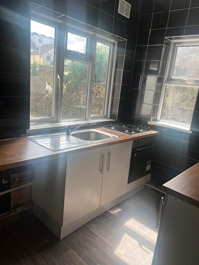 2 Bedroom Flat To Rent In Mackintosh Place, Cardiff, CF24