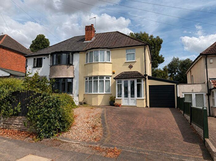 3 Bedroom Semi Detached House For Sale In Kingstanding Road, Kingstanding, Birmingham, B44