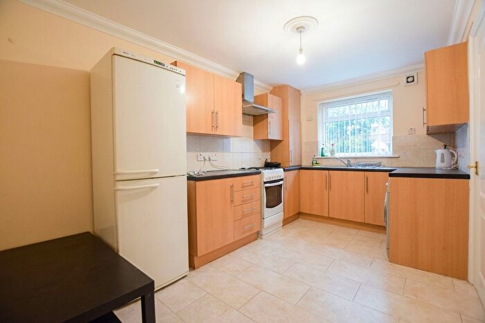 5 Bedroom Terraced House To Rent In Tollgate Road, London, E6