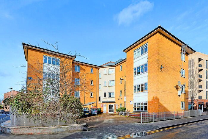 3 Bedroom Apartment To Rent In Prince Edwards Road, London, E9