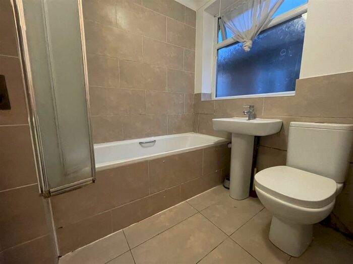 2 Bedroom House To Rent In Sandhurst Road Edmonton, N9