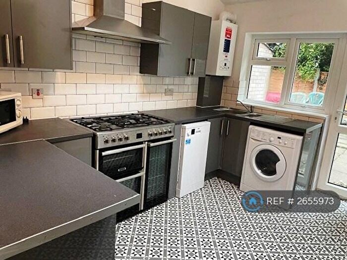 8 Bedroom Terraced House To Rent In Derby Road, Manchester, M14