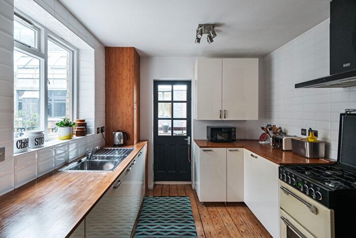 1 Bedroom Flat To Rent In Corfield Street, Tower Hamlets, E2
