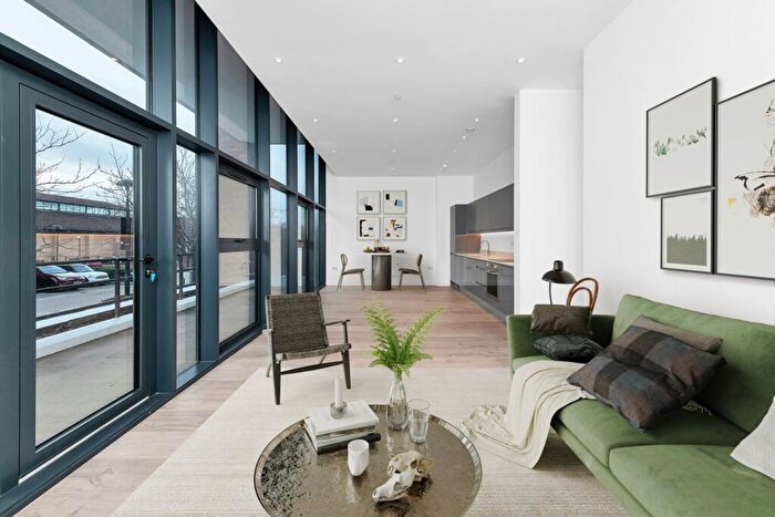 3 Bedroom Apartment For Sale In Silbury Boulevard, Miltton Keynes, Milton Keynes, MK9