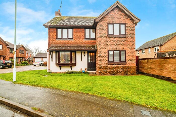 4 Bedroom Detached House For Sale In Carisbrooke Drive, Worthing, BN13