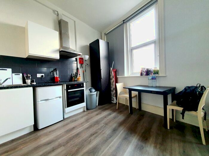 Studio To Rent In Warpsite Rd, Woolwich, SE18