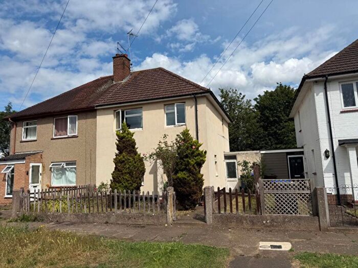 3 Bedroom Semi-Detached House For Sale In Kingsland Close, Northampton, NN2