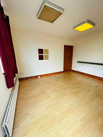2 Bedroom Flat To Rent In Stanley Road, Ilford, Essex, IG1