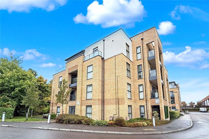 2 Bedroom Flat For Sale In Broad Lane, Bracknell, Berkshire, RG12